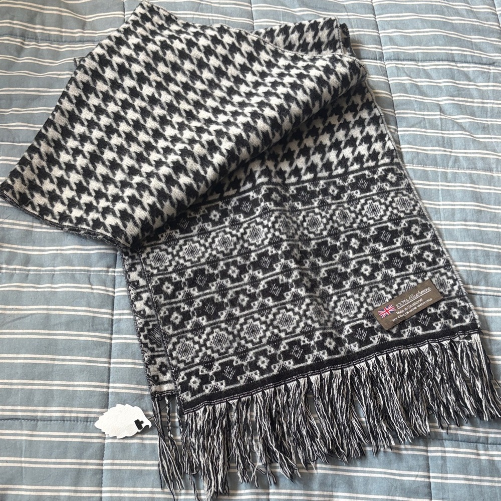 Black and White Houndstooth Patterned Scarf, 100 percent cashmere,